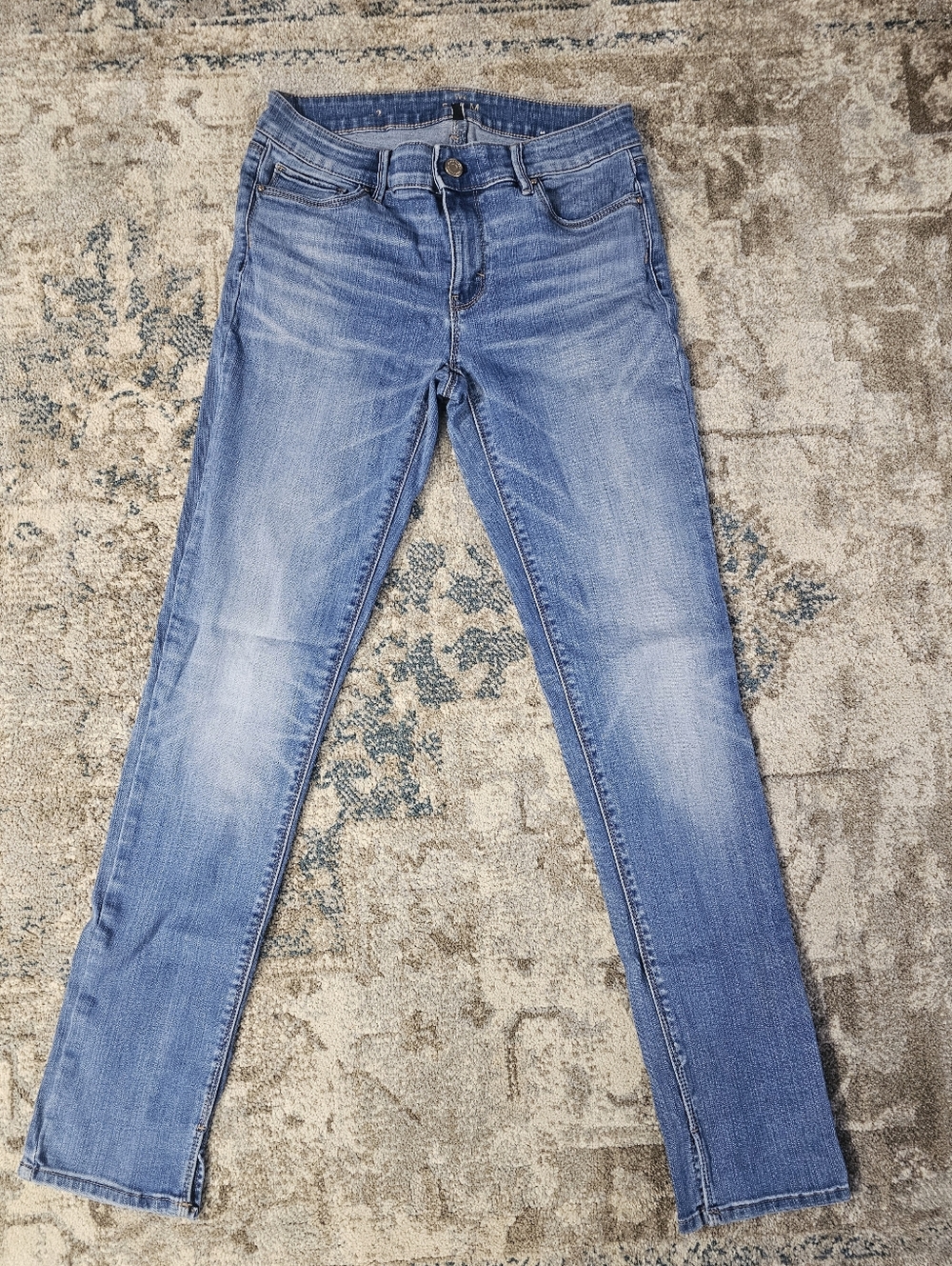 WHBM- Slim Size 2.   Classic Women's Blue Skinny Jeans